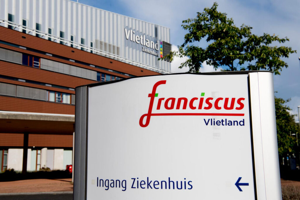 Begin 2022 besloot het Francisus Gasthuis & Vlietland ZCUR in te schakelen om een vernieuwde E-learning te lanceren. Het Rotterdamse ziekenhuis had al een E-learningmodule, maar wilde deze graag actualiseren en in een nieuw jasje steken, zodat het beter aansluit bij de behoeften van de gebruikers.